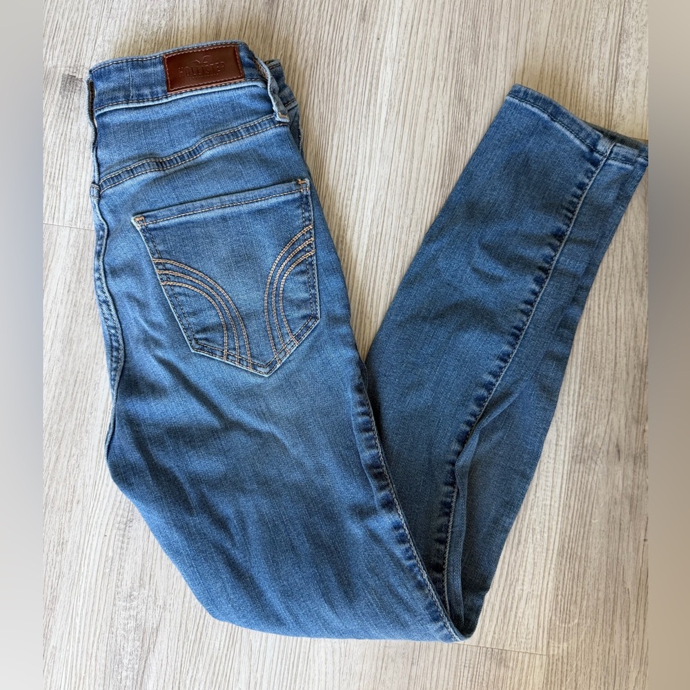 Hollister Women's Blue Ultra High-Rise Crop Super Skinny Jeans